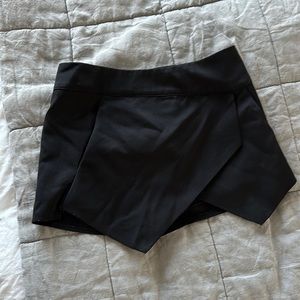 Black skort